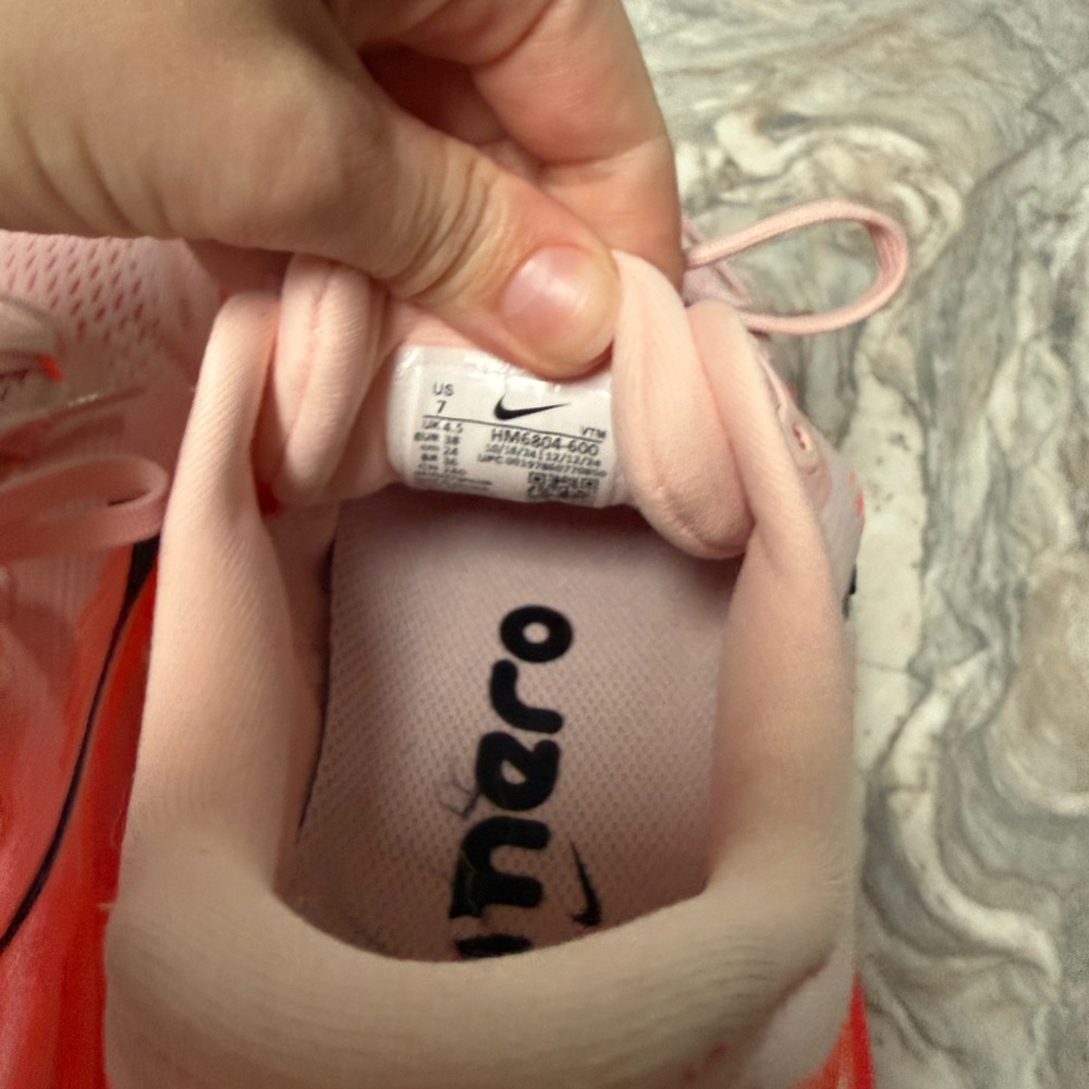 Nike Women's Vomero 18 Shoes - Picture 7 of 8